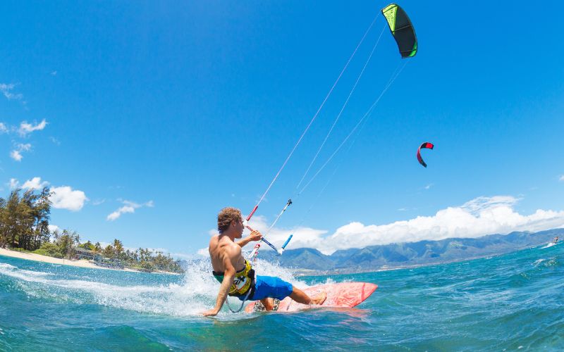 Kiteboarding: Aprovechando la Fuerza del Viento
