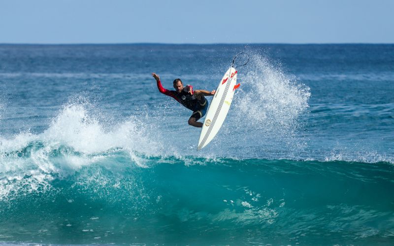 Surfing: Cabalgando las Olas de Fuerteventura