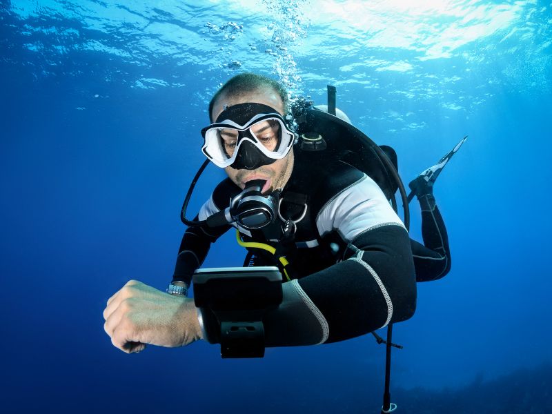 como elegir tu ordenador de buceo preferente