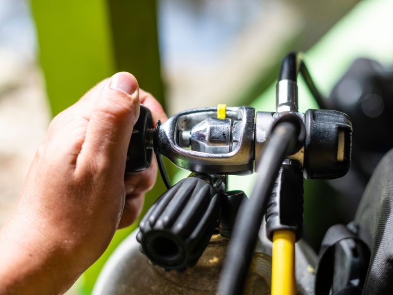 mantenimiento de regulador de buceo desmontaje