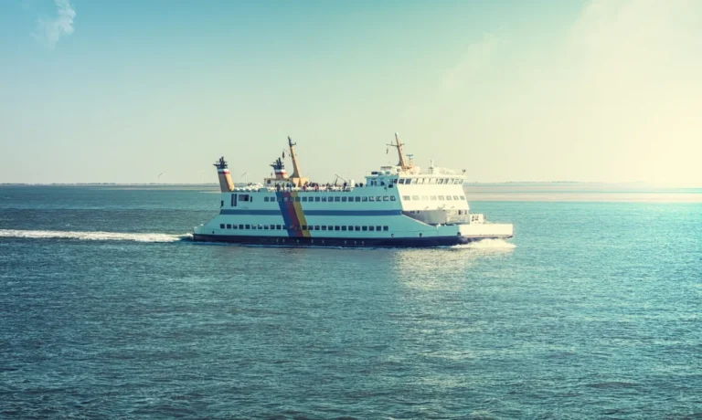 De Ponta Delgada a Santa María: ¿Cómo ir? Ferry o Avión